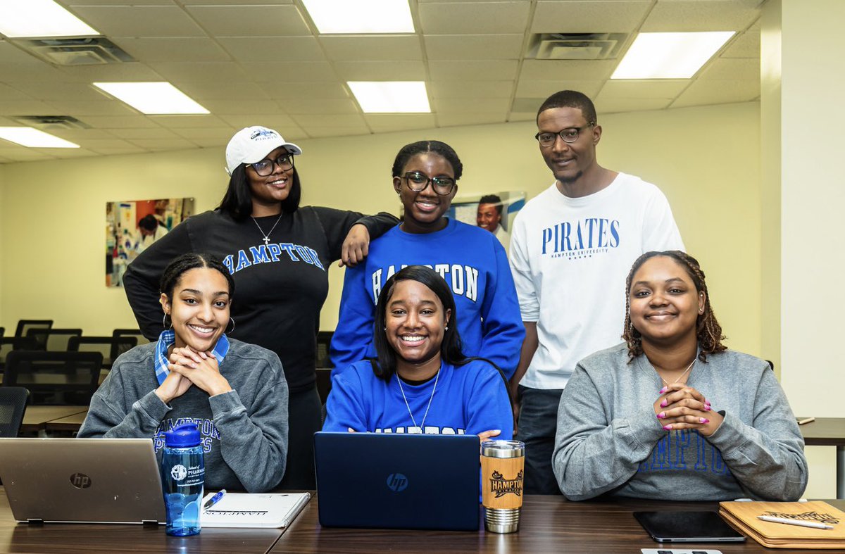 Meet some of our phenomenal pharmacy students! #onehampton 💙⚓️