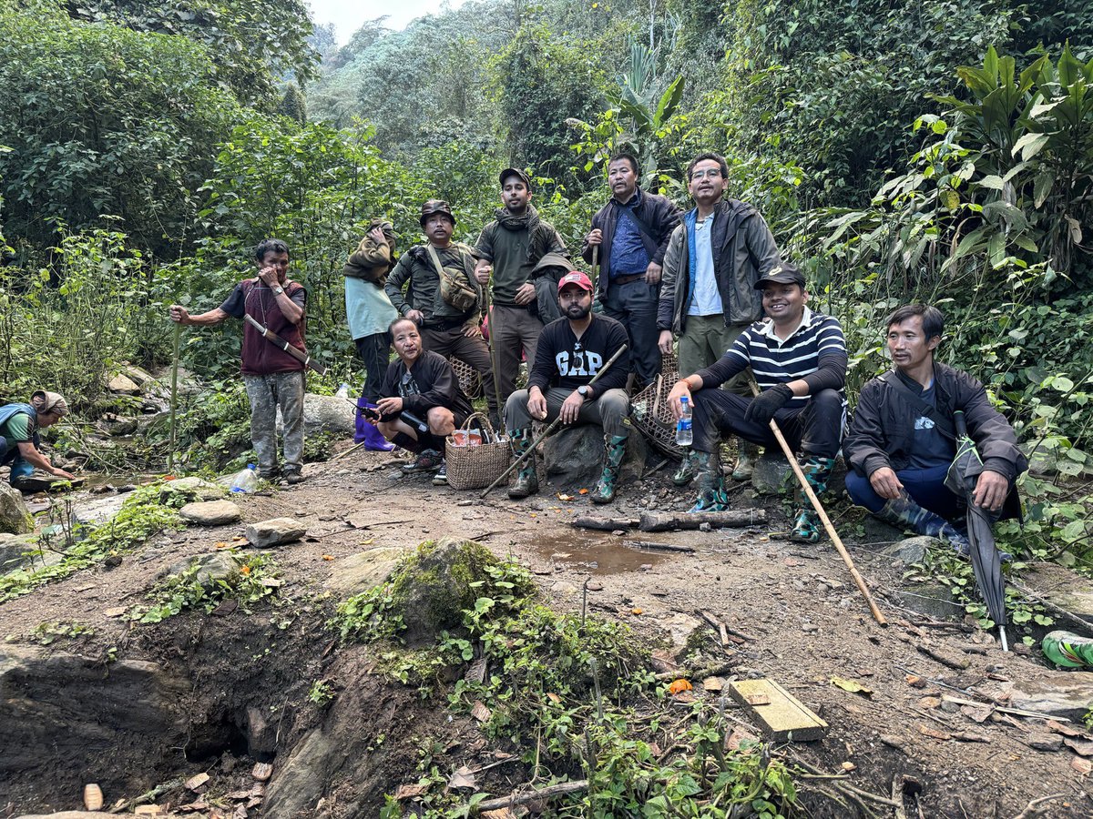 DEO KraDaadi along with SP Kradaadi and team visited Zara Polling Station of 20- Tali ST, AC.
GBs/HGBs were instructed to ensure smooth conduct of upcoming simultaneous election.

<a href="/ECISVEEP/">Election Commission of India</a> <a href="/ceoarunachal/">Chief Electoral Officer Arunachal Pradesh</a>