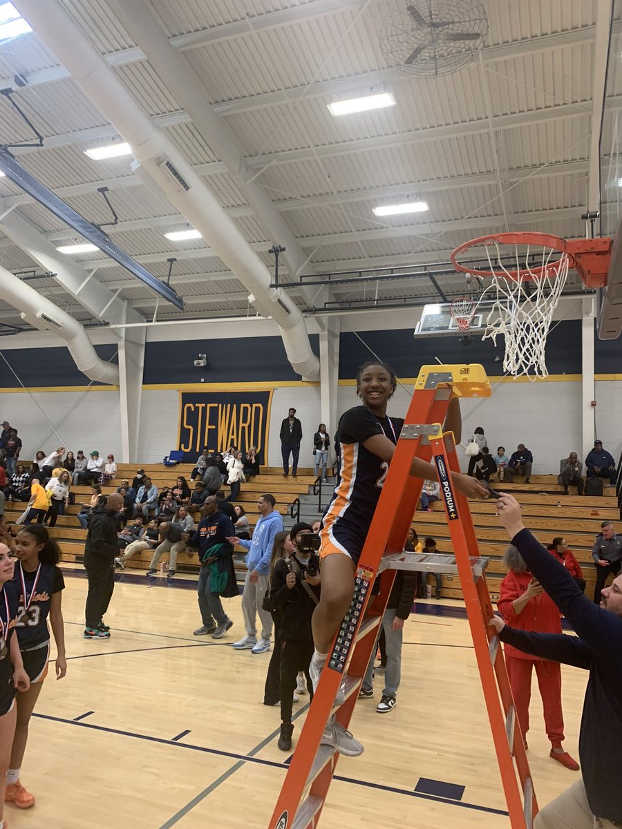 🚨Congratulations to our very own @leah_keyess (2025) on her @washingtonpost all-met honorable mention✍️📰Way to go Leah💙🧡🏀! washingtonpost.com/sports/2024/03… #EverythingEarned #VAAPatriots #VISAA
