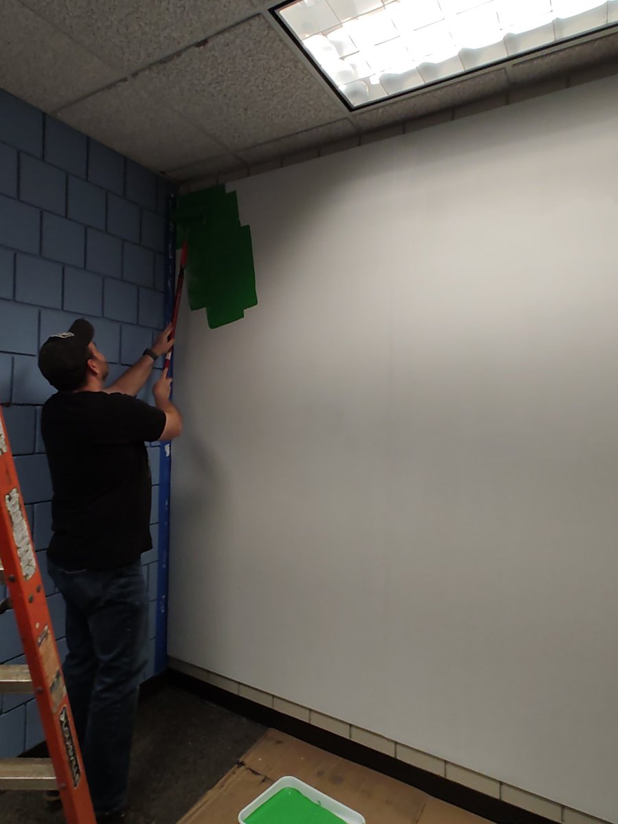 We are upgrading our greenscreen room! Thanks to <a href="/GeyerFarm/">Allen Geyer CCA</a> &amp; <a href="/tdill25/">Taylor Dill</a> for the upgrade! And thanks to <a href="/Ohiosoycouncil/">Ohio Soybean Council</a> for funding Taylor's work. Stay tuned for videos this spring! <a href="/OSU_HortCropSci/">Ohio State Horticulture and Crop Science</a>