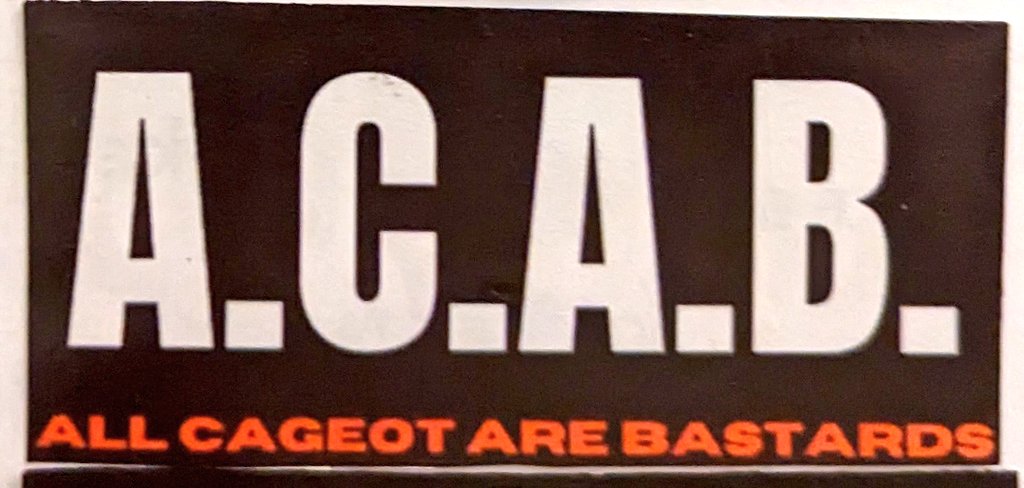 1jour1stick's tweet image. C'est parti pour quelques sticks réjouissants en provenance du mythique #StadeLavallois !

Petit stick indep', les "Cageots" sont des gens en surcharge pondérale, en argot du coin.

Et voilà comme si on avait pas assez de problemes voilà les ultras grossophobes 😁
