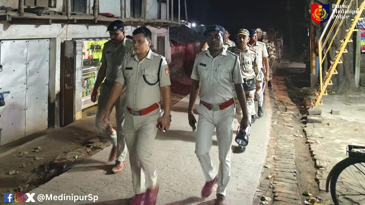 MedinipurSp's tweet photo. পূর্ব মেদিনীপুর জেলার মাননীয় অতিরিক্ত পুলিশ সুপার মহাশয়গণ কেন্দ্রীয় বাহিনীকে নিয়ে রুট মার্চ করেন,ভোটারদের সঙ্গে কথা বলেন এবং তাঁদের নির্ভয়ে ভোট দেওয়ার বিষয়ে আশ্বস্ত করেন।
#FairElection
#Election2024
#PoliceCommunity
#PurbaMedinipurInOurHeart
2/2 https://t.co/scFIxEi5Hh
