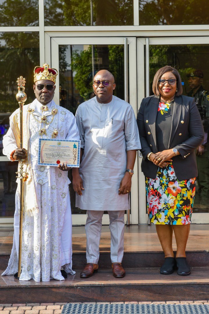 In performing one of my statutory responsibilities, I today presented the Certificate of Recognition and Staff of Office to King Ateke Michael Tom, officially recognizing him as the Amanyanabo of Okochiri Kingdom. The recognition is in fulfillment of our promise to elevate the
