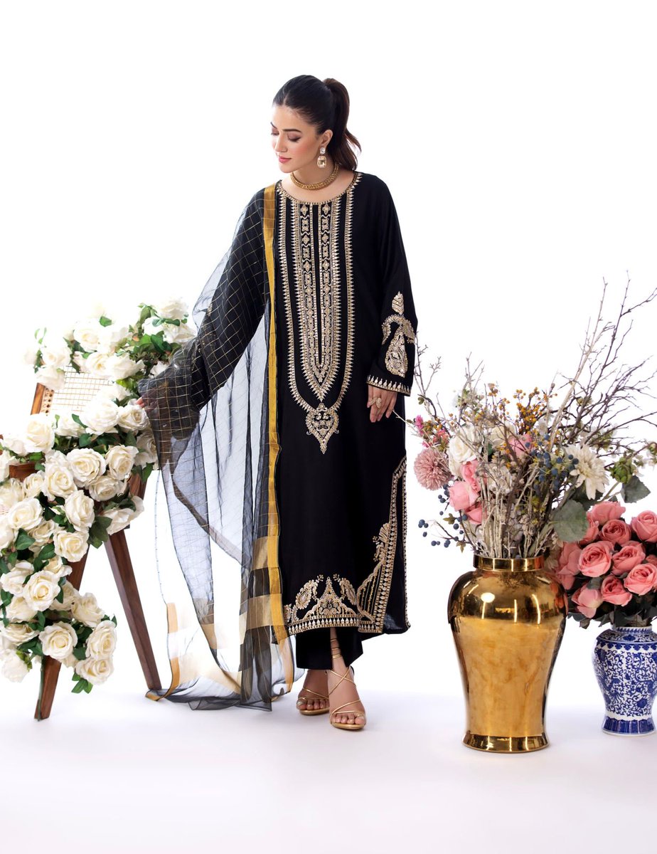 summandar01's tweet photo. #SD_Collection
ABO1
*EID COLLECTION CAMBRIC COTTON EMBROIDERY WITH EMBILISHMENTS WITH ORGANZA DUPATTA GOLD BACK EMBROIDERY S M L XL SIZES PRICE*....*7500* https://t.co/7MZZvvbZJi