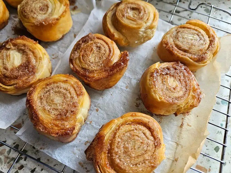 ETusty's tweet image. Making air fryer puff pastry cinnamon rolls

Read more 👉 lttr.ai/AQoyq 
#theclqrt #bloggershutrt