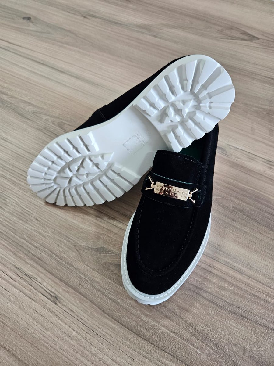 We Have A Pair Of Loafer That We Would Like To Giveaway To One Lucky Follower,. Retweet And Comment with Your Size And #RMGraduationShoes Under This Tweet With.