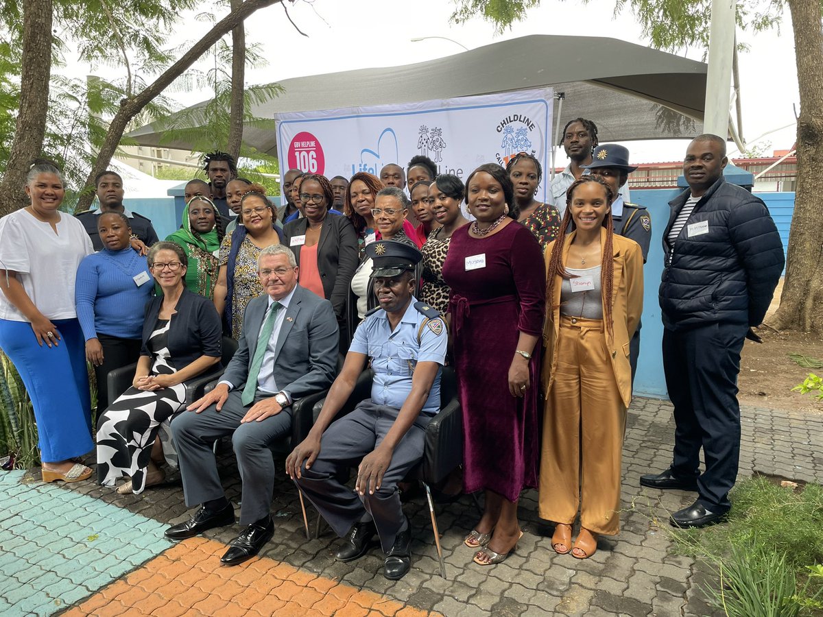 Delighted to meet the participants of a workshop on #GBV - an important & challenging issue for both 🇬🇧 and 🇳🇦 - sponsored by @UKinNamibia & run by @LLCL_NAM. It's vital to raise awareness & support law enforcement in addressing one of society's most damaging issues. 🇬🇧🇳🇦