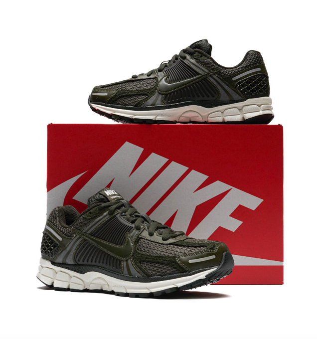 SOLELINKS's tweet photo. Ad: Women's Nike Zoom Vomero 5 'Cargo Khaki and Sequoia' on sale for $84 + shipping, use code 25YEARS => https://t.co/zaagEaabdR https://t.co/VGhTUDXCES