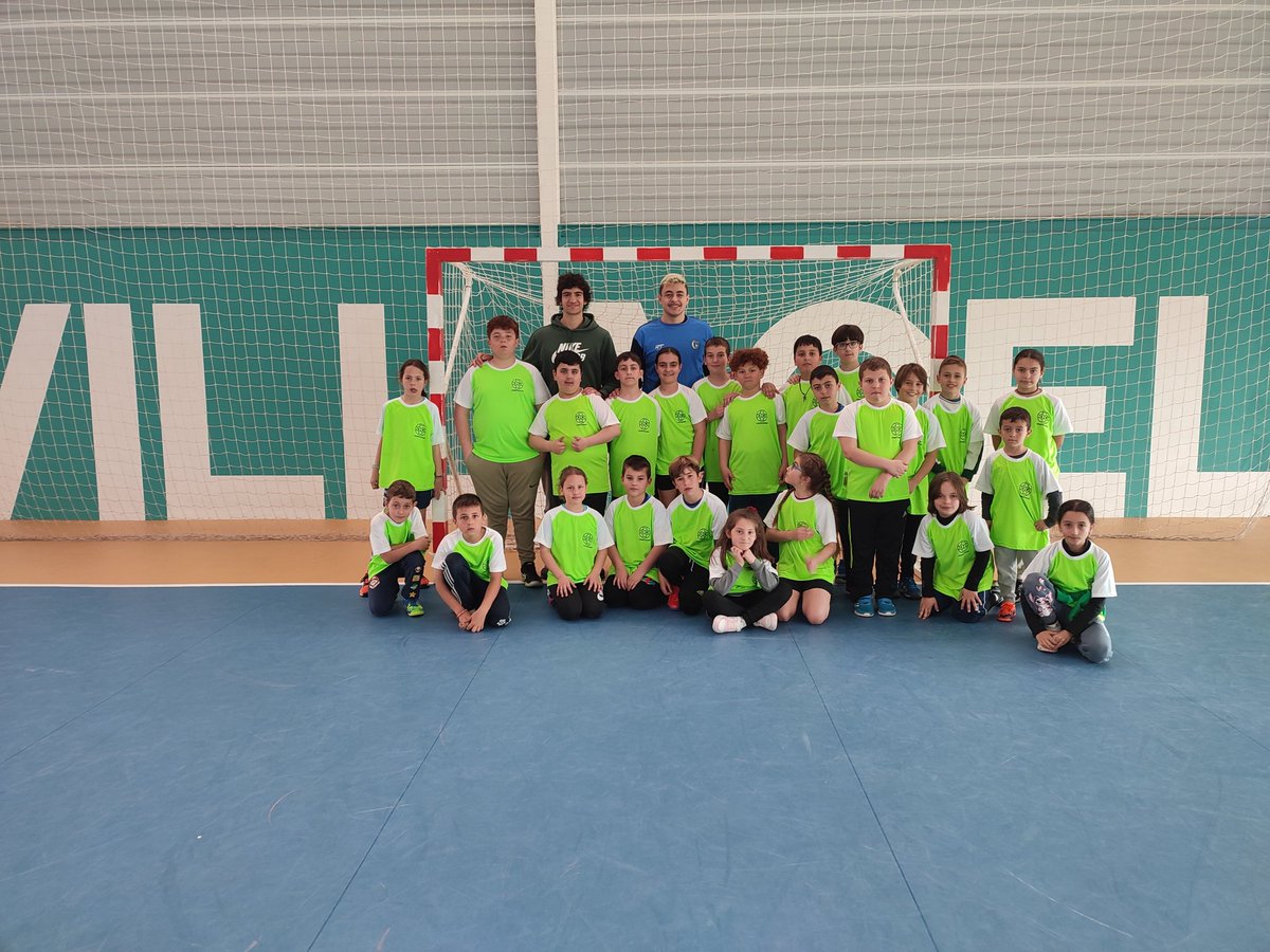 (+) más de 30 niños y niñas aprendiendo diferentes cosas del balonmano, cuidando cada detalle y generando correcciones para que el aprendizaje sea el máximo. Visitas de jugadores, técnicos y jugadoras profesionales, diversión y mucho BALONMANO.