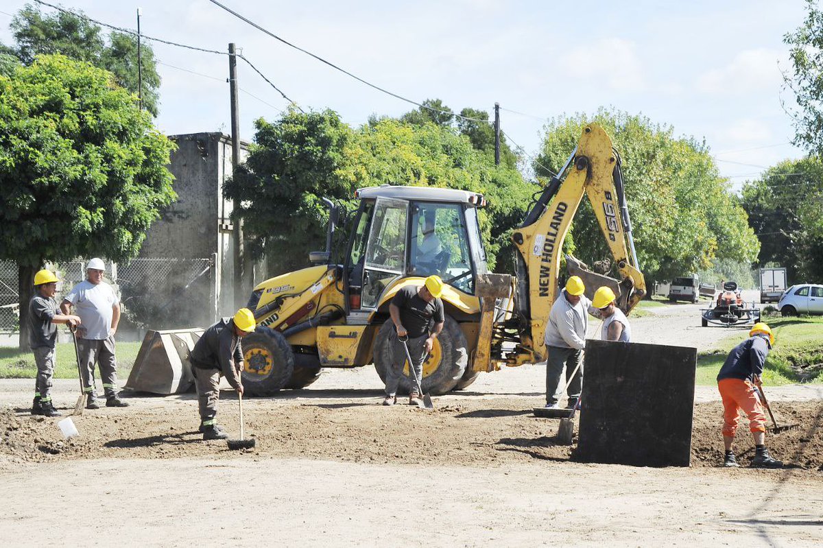 Gabriel Katopodis (@gkatopodis) on Twitter photo Con <a href="/Kicillofok/">Axel Kicillof</a> y <a href="/albertogelene/">Alberto Gelené</a> recorrimos las obras de pavimentación, hidráulicas e iluminación que van a mejorar la calidad de vida de las vecinas y vecinos del barrio #LasFlores.
La obra pública es el motor para que todos podamos vivir en una Provincia con más derechos. Con <a href="/Kicillofok/">Axel Kicillof</a> y <a href="/albertogelene/">Alberto Gelené</a> recorrimos las obras de pavimentación, hidráulicas e iluminación que van a mejorar la calidad de vida de las vecinas y vecinos del barrio #LasFlores.
La obra pública es el motor para que todos podamos vivir en una Provincia con más derechos.