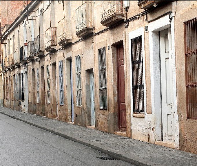 Cases angles al carrer covadonga 
