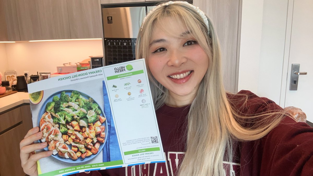 making lunch for me and callie thanks to @HelloFresh #hellofreshpartner #ad live now ❤️twitch.tv/yvonnie Subscribe to HelloFresh and use my code to receive 16 free meals + free dessert for life while subscription is active!! 🔗strms.net/hellofresh_yvo…