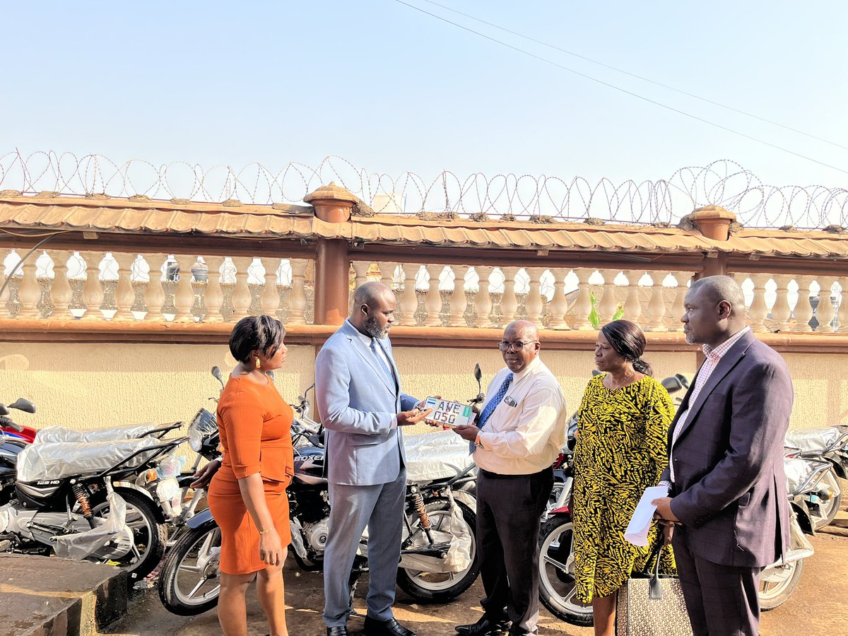 #MoH Directorate of Primary Health Care today received 10 motorbikes from Large Anonymous Donor(LAD) through Deputy Chief Medical Officer,Clinical Services @med_kabba62373.The donation is meant to enhance data input & transfer for timely lifesaving interventions at district level