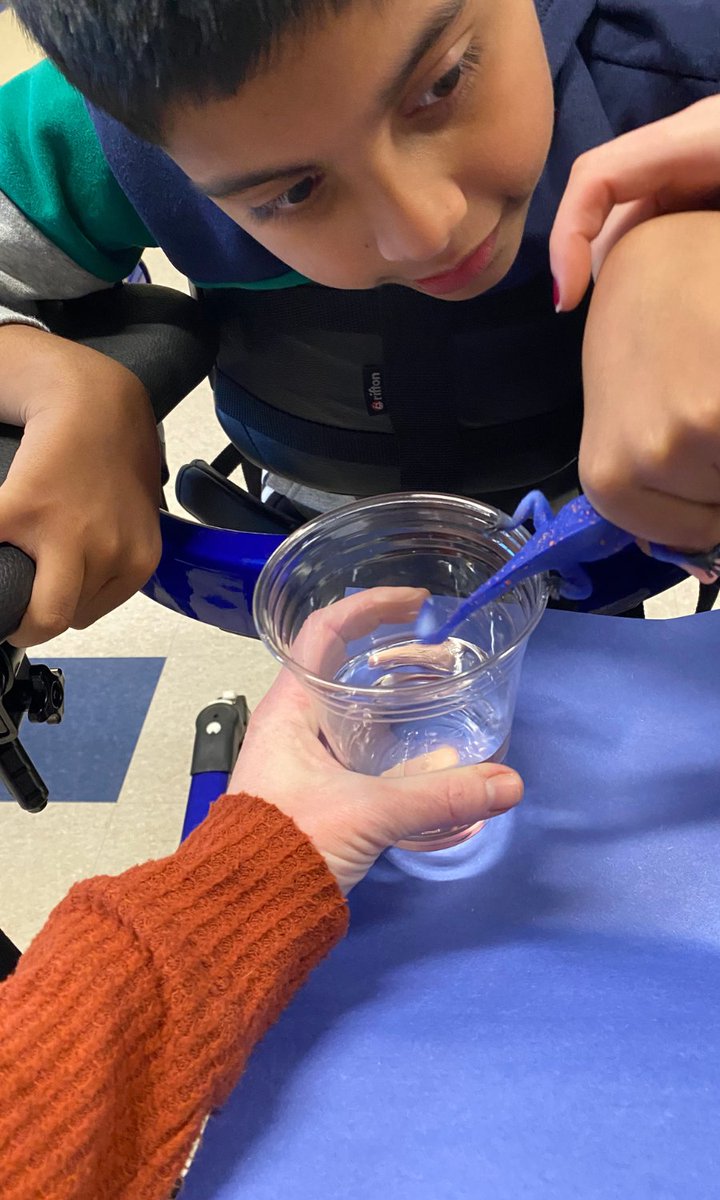 @MCIULearns @OrtliebJulie visited Evans Elementary to engage students in a Computer Science lesson on animal adaptations. Students invented animals applying basic coding to changing the location, color, and size to adapt to environments and hide from predators @mciu_oss @mciu