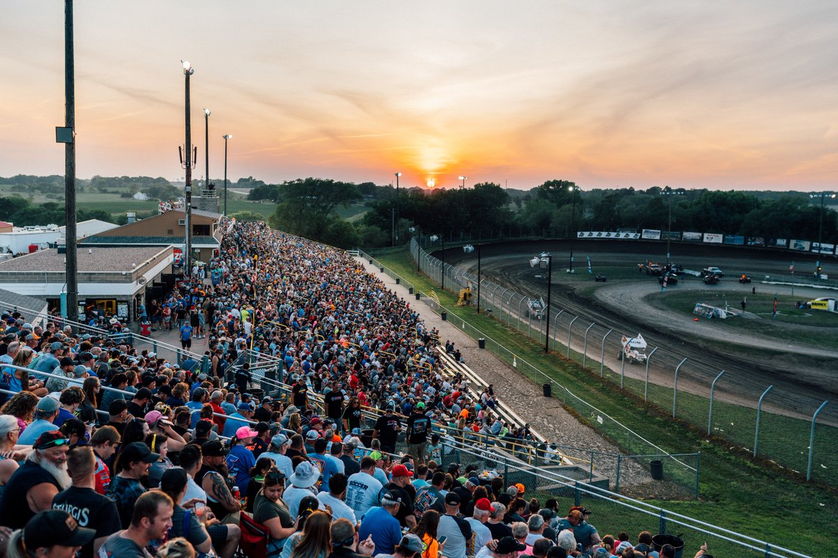 The Eagle Nationals return! 🦅 On Tuesday, June 11, Nebraska’s @EagleRaceway will welcome fans from far & wide to the biggest @Kubota_USA High Limit Midweek Money Series race — paying $50,000/Win. A sellout is expected, get your tickets now! 🎟️👉🏼 bit.ly/3Vuqehw 👈🏼🎟️