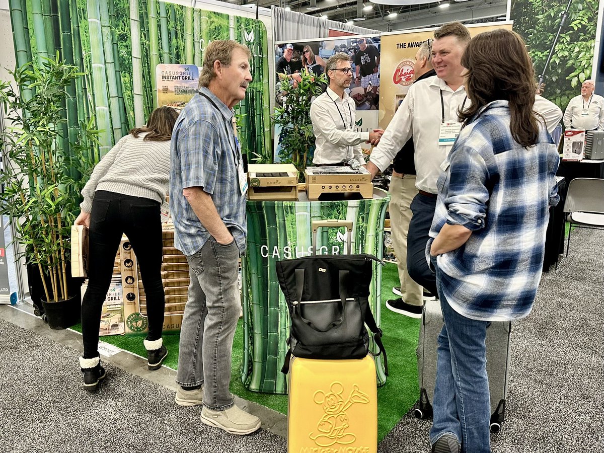 Great show in Vegas 🤩🇺🇸 #casusgrill @nationalhardwareshow 💙🤍❤️

#grilling #bbq #ecofriendly #ecofriendlybbq #sustainable  #greenliving #plasticfree #outdoors #outdoorcooking #gogreen #picnic #bamboo #chooseabetterfuture  #naturelovers #gogreen #bamboogrill #lasvegas