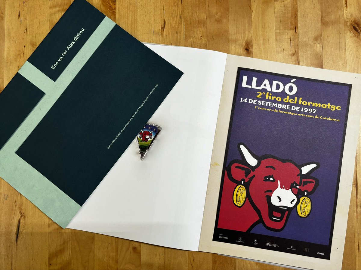 “Ens va fer Alex Gifreu” és el llibre que recull tota la sèrie de cartells que el dissenyador @alexgifreu ha realitzat durant més de dues dècades per a La Fira del Formatge de Lladó (1997-2021)
😄Aviat els podreu veure  exposats al #MuseuJoguetCat 
🗓️ 6/04/2024
⌛️13h
#MuseuJoguet