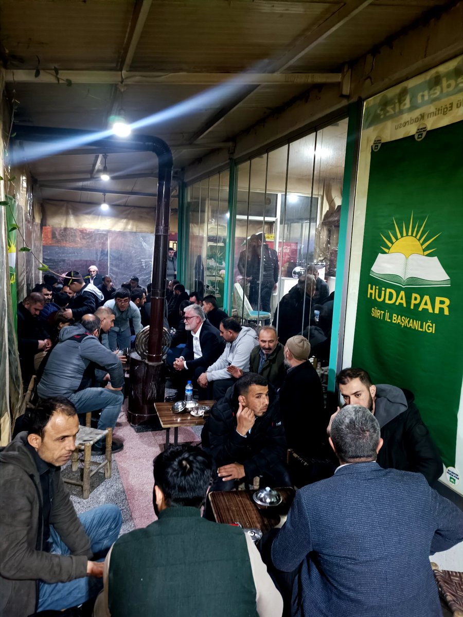 Geceyi seçim lokalemize uğrayarak kapatıyoruz. 

Son günlerine girdiğimiz seçim sürecinin, kalan günlerinde yapacağımız çalışmaları değerlendiriyoruz.

Gelin Tanış Olalım!
#BizimleOlur #BuSeferHÜDAPAR #siirt