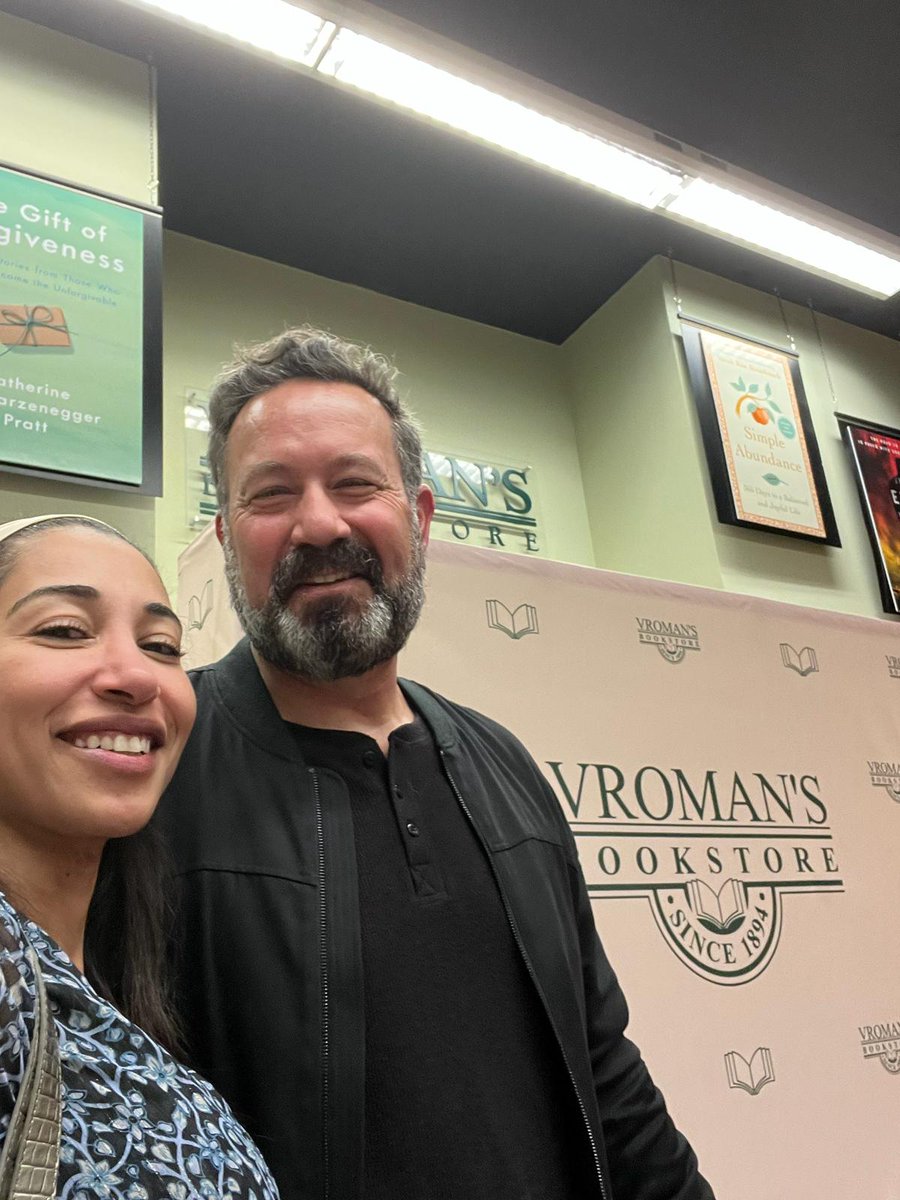 Last night at Vroman's: 1. @AlexanderCherin wowed us with 'The Mighty Six-Ninety' readings & poetry! 2. @MikethePoeTLA was the perfect conversation partner 3. @vromans, one of the oldest bookstores in CA, set the perfect scene Thanks to all who made it memorable! #RadioHistory
