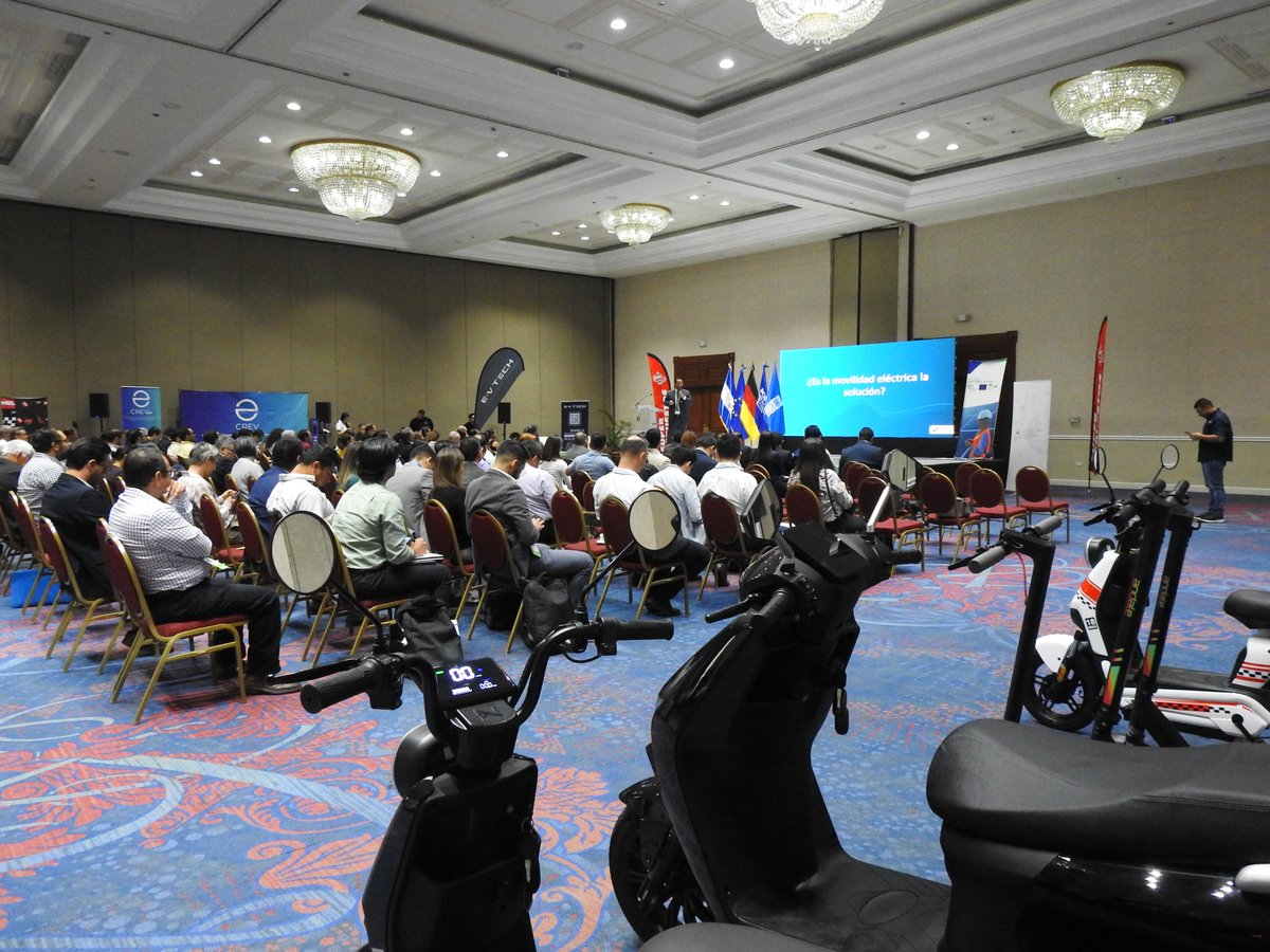 ¡Gracias a todos por ser parte de este congreso de movilidad eléctrica en #ElSalvador! 💪✨ <a href="/asomoves/">@asomoves</a> 

Las valiosas sugerencias de cada uno de los speakers, tanto del sector público como privado, nos inspiran para hacer cambios hacia una #movilidad menos contaminante🍃