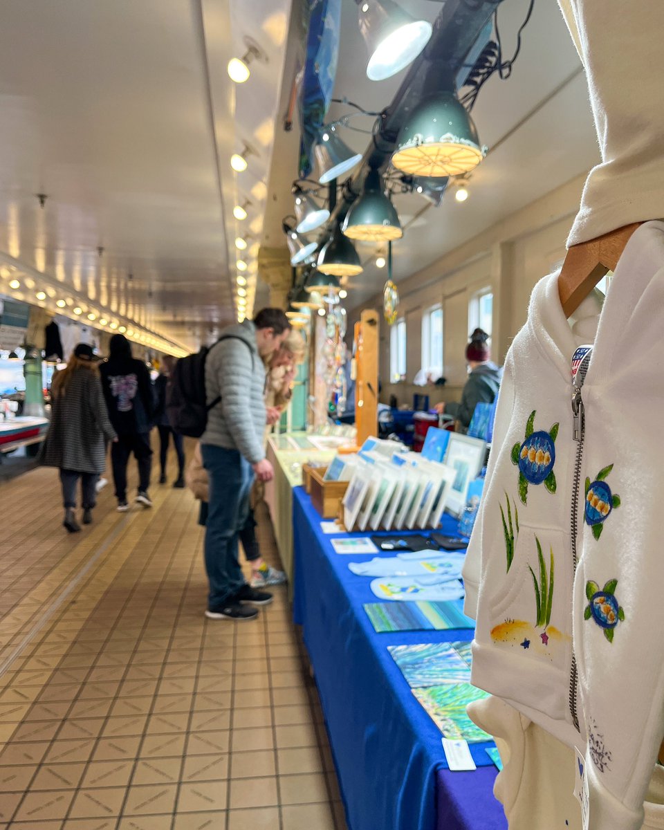 𝐃𝐢𝐝 𝐲𝐨𝐮 𝐤𝐧𝐨𝐰? More than 90 of the businesses selling in our Handmade Craft Market are #womenowned. These businesses make everything on their tables following strict handmade guidelines. ⁣⁣ Learn about the women-owned businesses in the Market 👉 pikeplacemarket.org/250-women-owne…