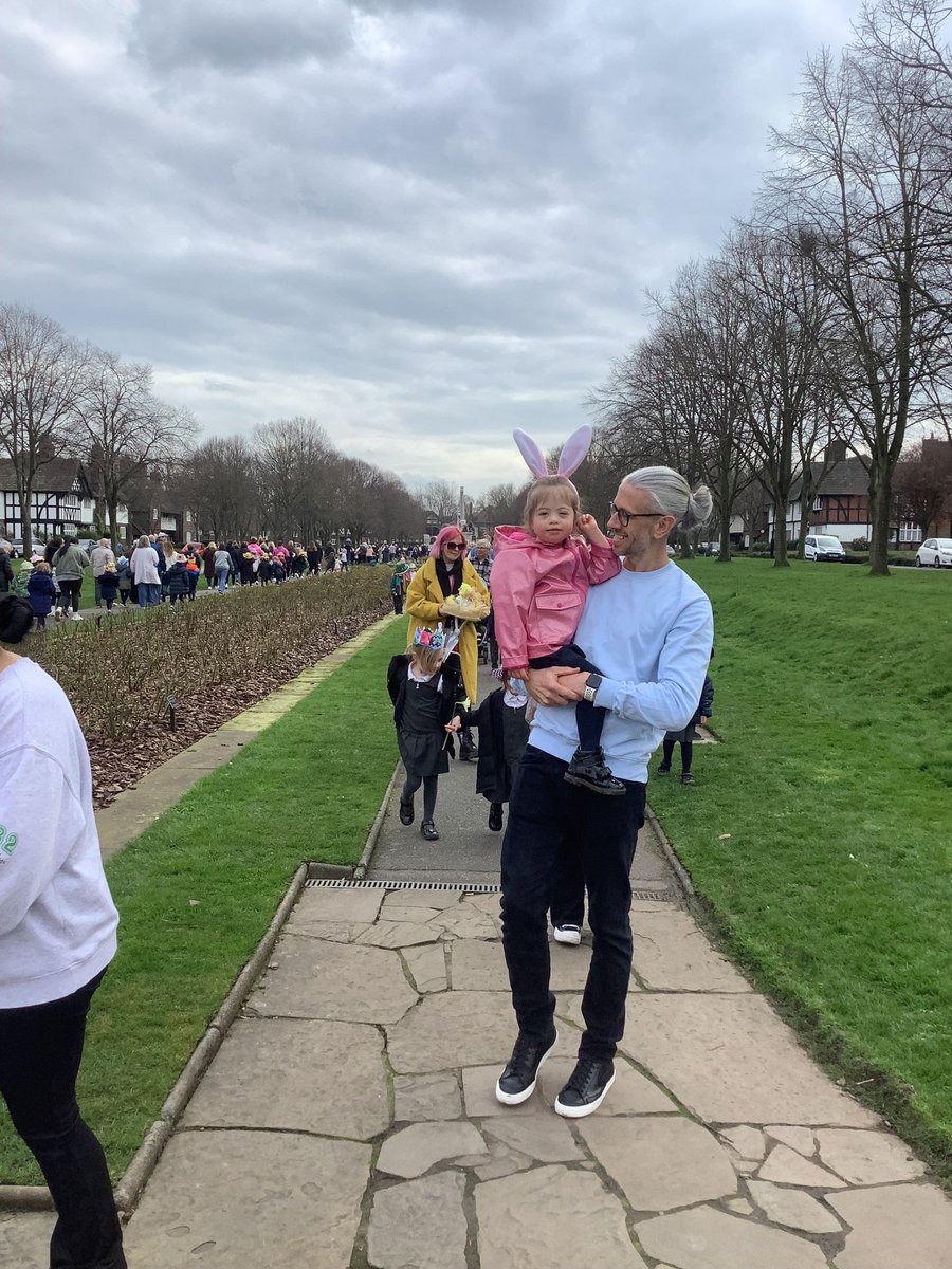 A wonderful Easter Parade through #portsunlight village today! Thank you to all our amazing parents and carers who joined us too @OakTreesMAT 🐣🐰💐