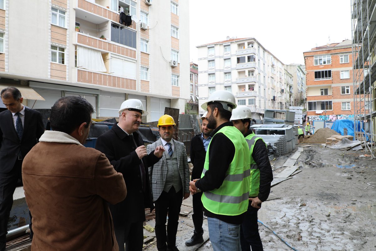 Güngören Kaymakamı Abdullah Küçük, Güneştepe Mahallesi 19 Ada 11 Parsel olarak inşaatı devam eden 32 derslikli ilkokulu ziyaret ederek incelemelerde bulundu.Bu yıl içerisinde yapımı tamamlanacak okulun 2024-2025 Eğitim Öğretim yılında eğitim-öğretim vermeye başlaması planlanıyor