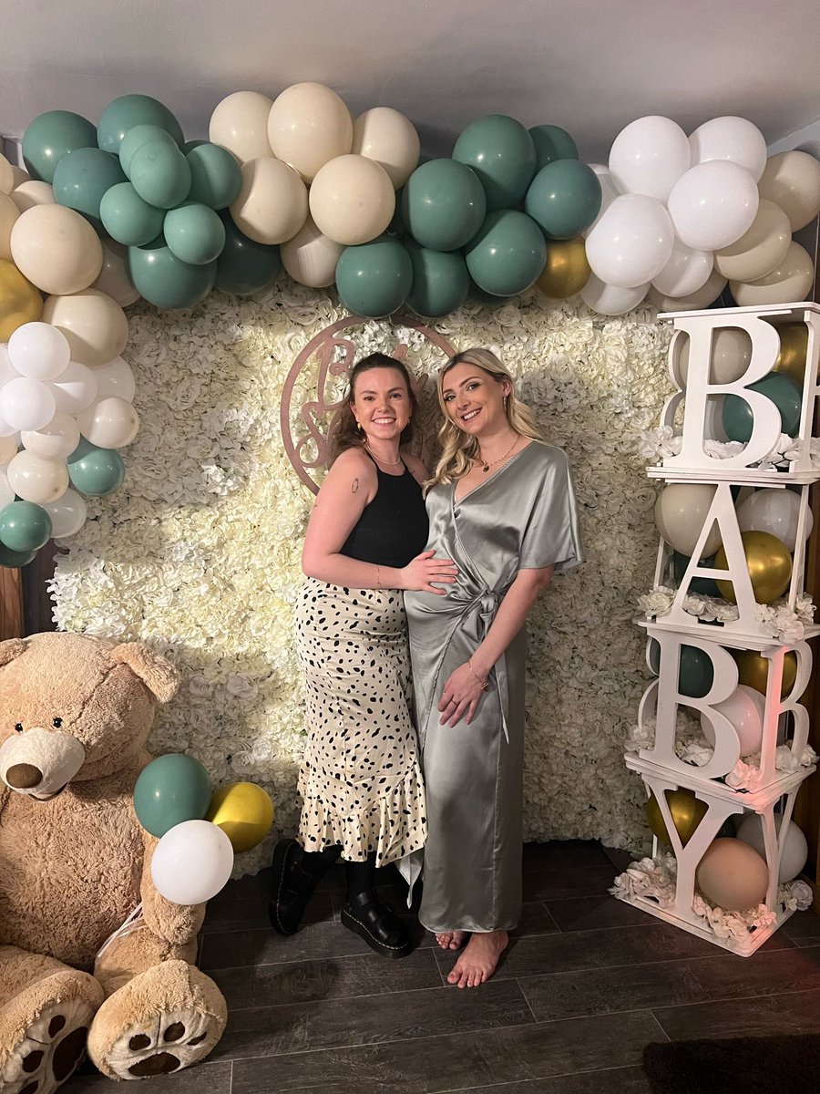 RM_OSB's tweet image. Ive been quiet on here as I prepare to be on the other side! Absolutely delighted to be handing the reigns over to @PreceptorRM Maisie. So excited to see how she develops the programme over the next 12 months. Here she is with our March 24 cohort 💗💙