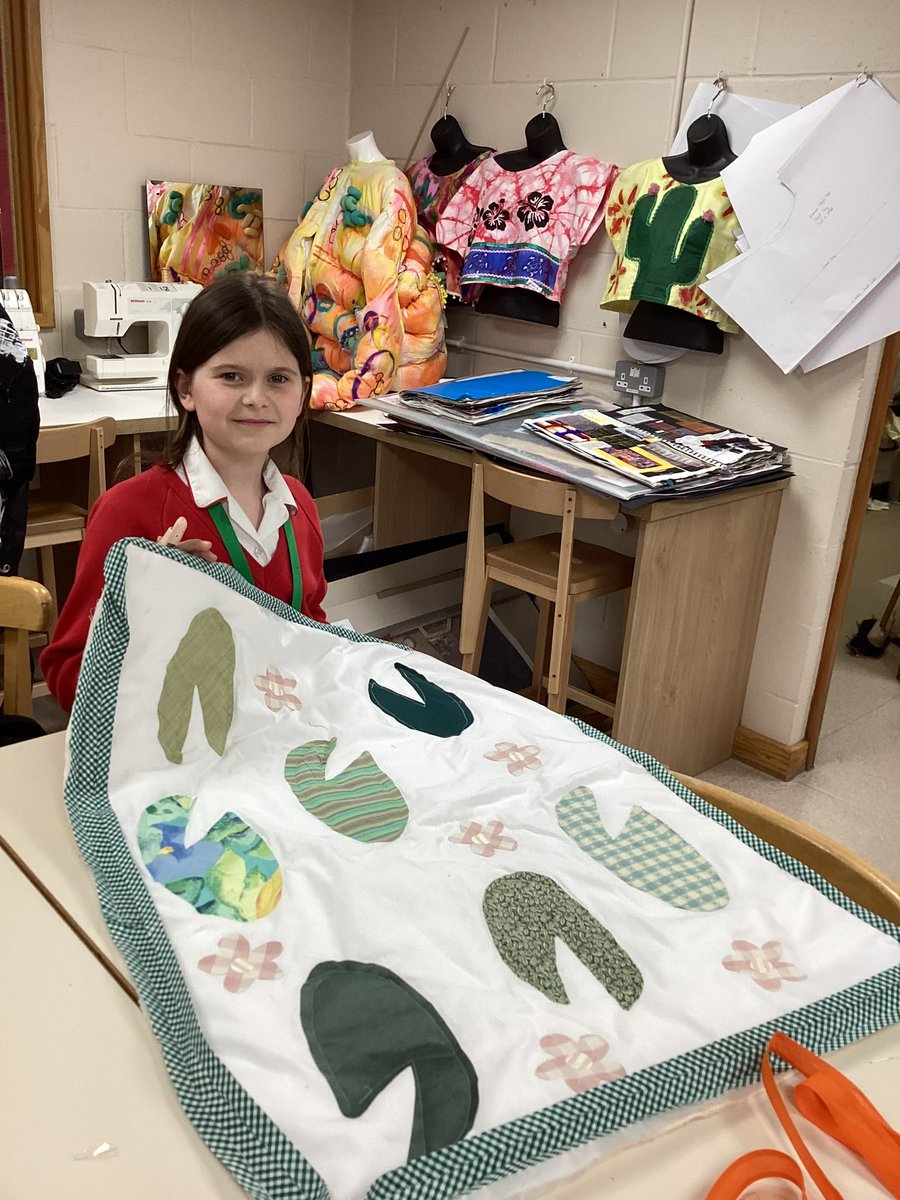 A huge well done to Year 7 Textiles club who have made mini-quilts this term. Some lovely designs and they’ve done such a great job quilting and binding the edges. #PipersSenior #PipersYear7