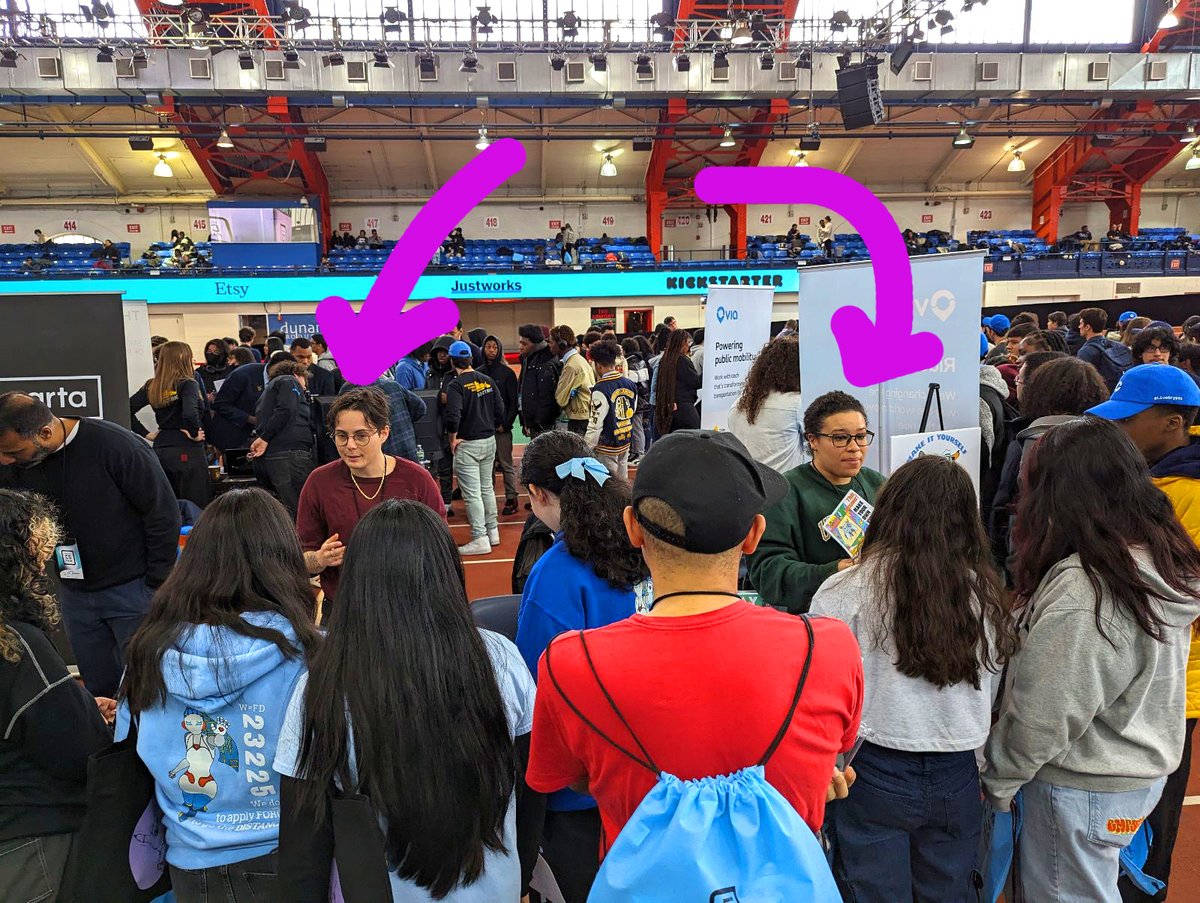 Urban Arts Charles (L) & Savannah (R) met hUnDrEdS of aspiring game designers at the #compsci fair today at the 168 St Armory. Applications are open 📬 for our 6-week game design summer camp—sign up for an info session at tinyurl.com/gamedesigncamp… #compsciedu #CSFairNYC #CS4ALLNYC