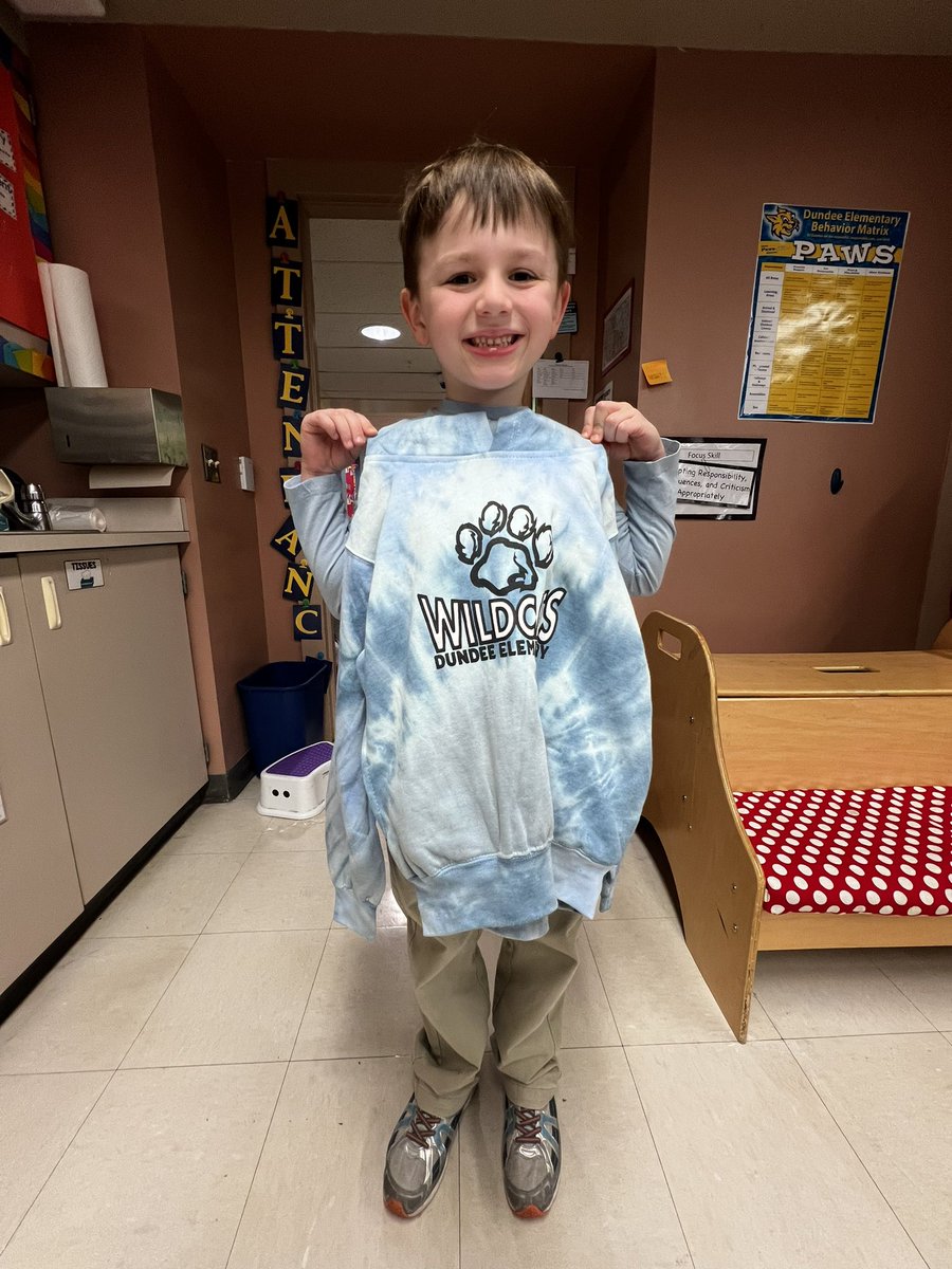 Congratulations to our Dundee Book Fair Raffle winners! We gave away prizes of donuts to the classroom, book fair and school store gift certificates and Dundee sweatshirts! Thank you to everyone who visited the book fair and entered! The book fair is still open until 8:00 tonight