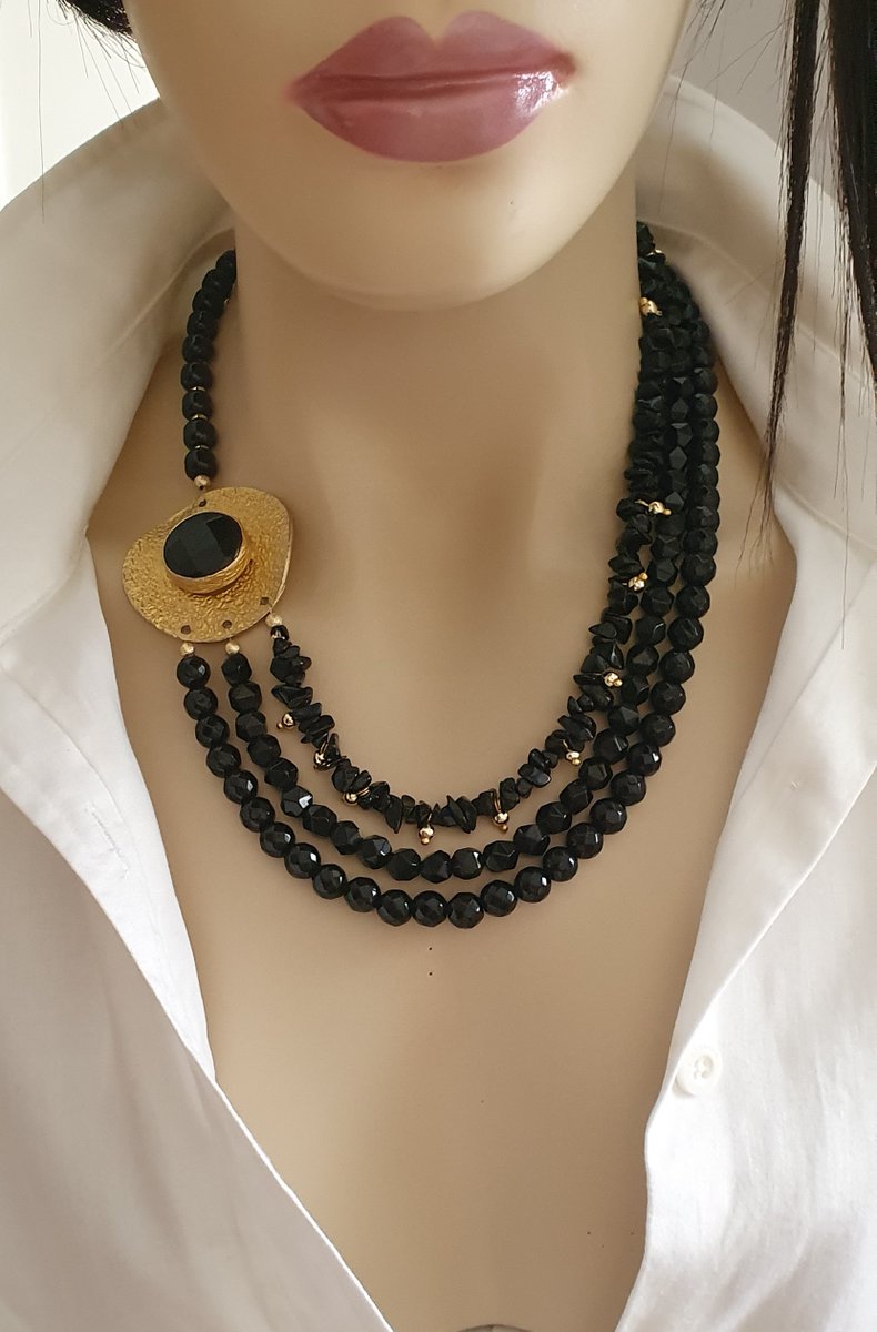 Stylish Black Onyx necklace with Gold Buckle 😍😍
starsjewelryart.etsy.com/listing/168926…
#BlackOnyxNecklace
#OnyxBeadNecklace
#StatementNecklace
#LayeredNecklace
#BlackAndGold
#GiftsForMom
#GroundingNecklace
#BlackGemstone
#FacetedOnyxStone
#GiftsForTeachers
#MultiLayerNecklace
#ChunkyNecklace