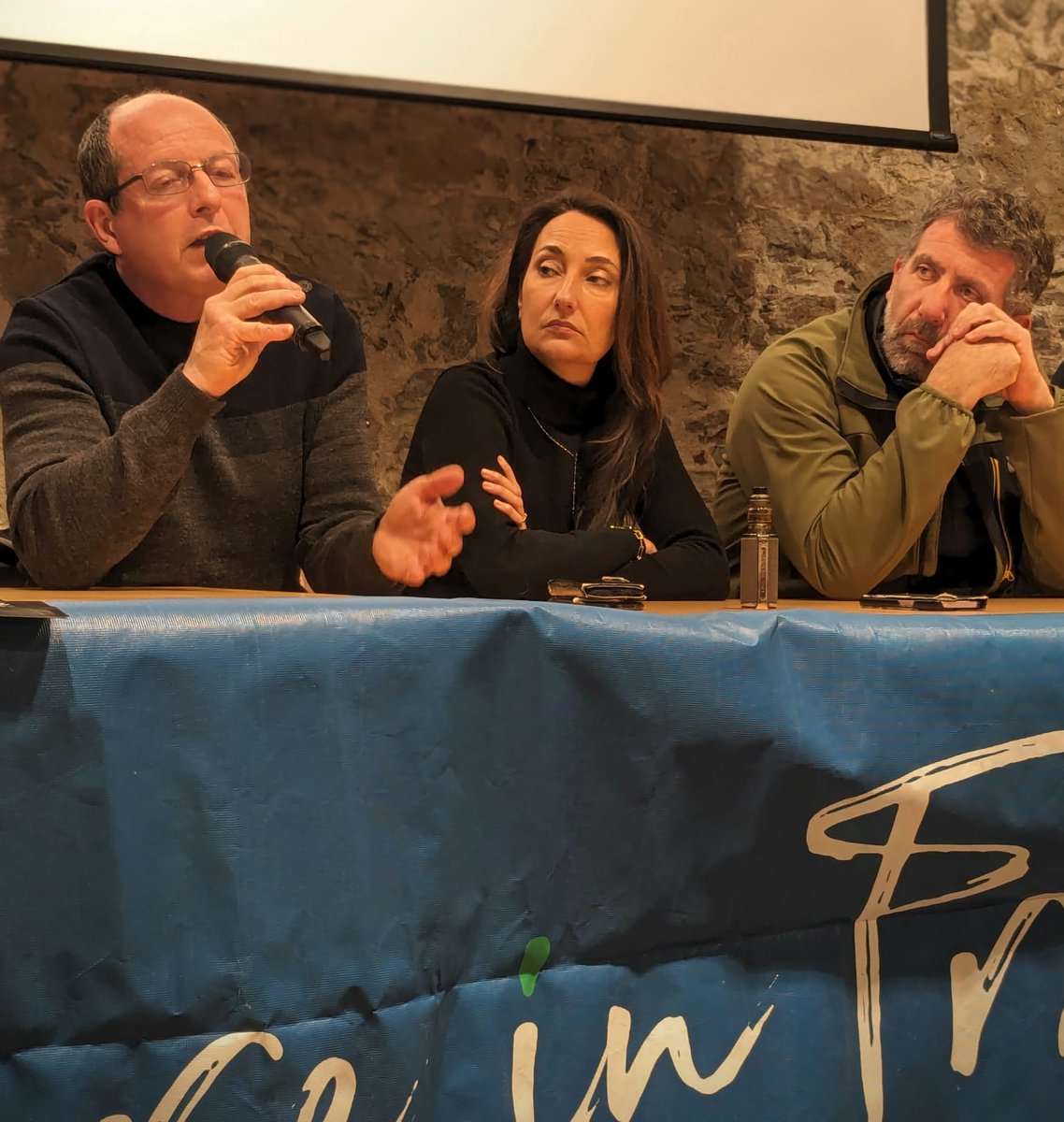 coreinfronte's tweet photo. Reunione publica di #CoreInFronte in Bastia sta sera. 
Simu vultati nant’à e discussione cù u Statu francese. Tutte l'isule di u Mediterraniu in giru à a Corsica anu un'autunumia pulitica cù un veru putere legislativu. A Corsica deve avè u listessu dirittu. https://t.co/b2qVYuIs3R