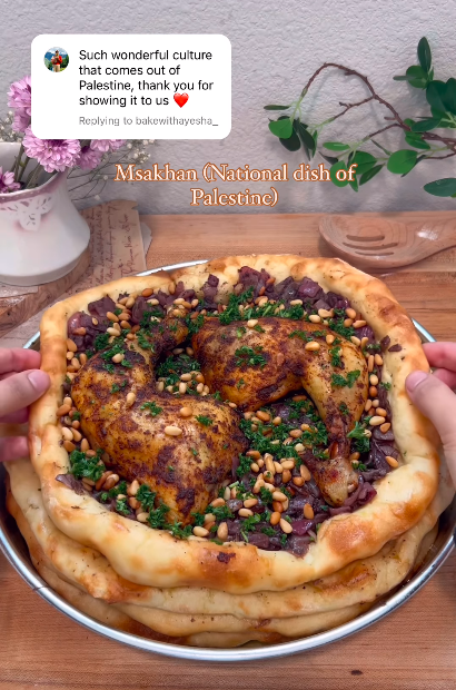 This week on #Platypus, @thaoeatworld reflects on how social media users around the world collectively demonstrate their support for #Palestine through their interactions with food through digital #gastrosolidarity. You can read this post at: blog.castac.org/2024/03/recipe…