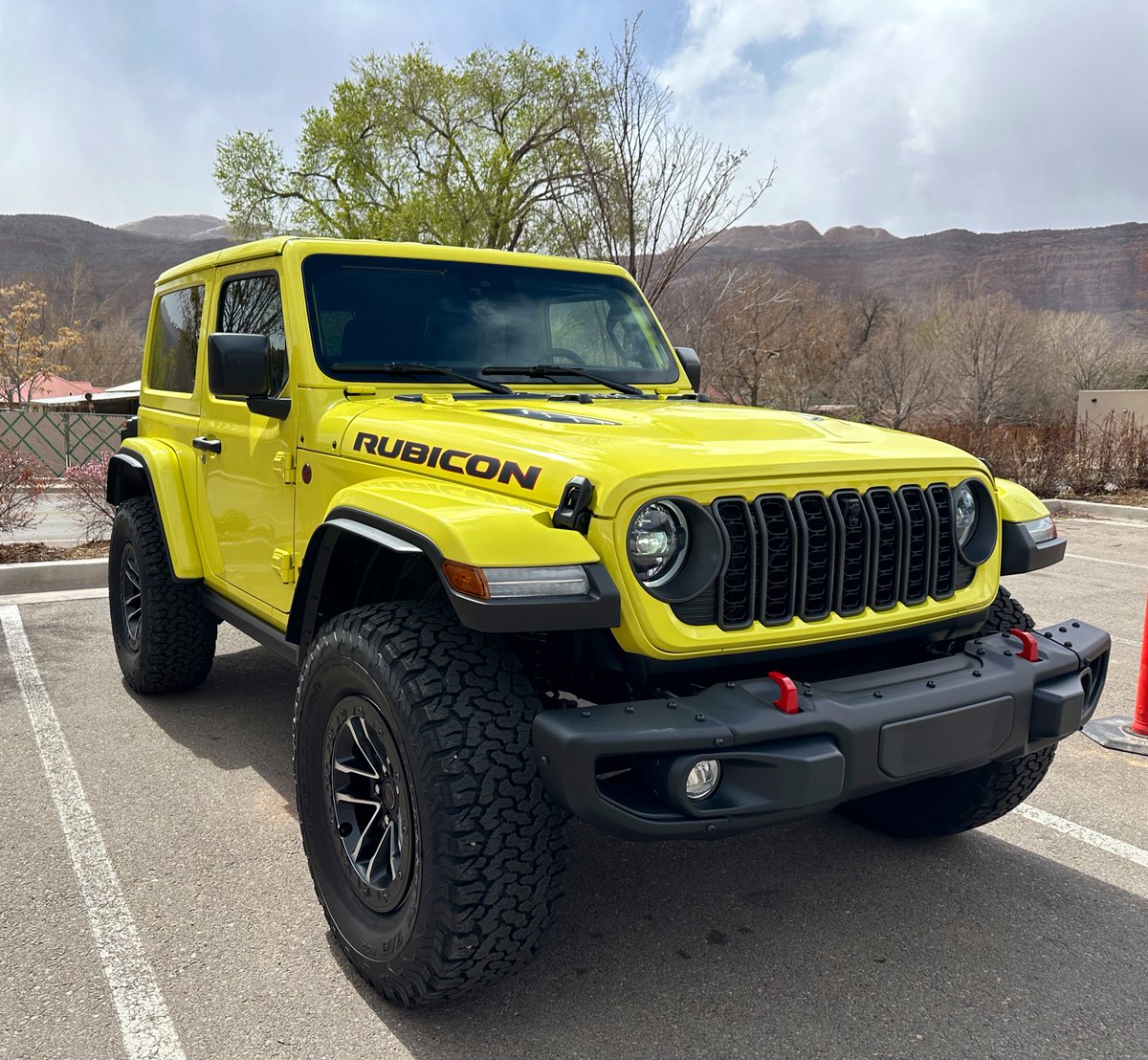 Keeping it subtle today. Trying not to attract any attention. 👀 @Jeep