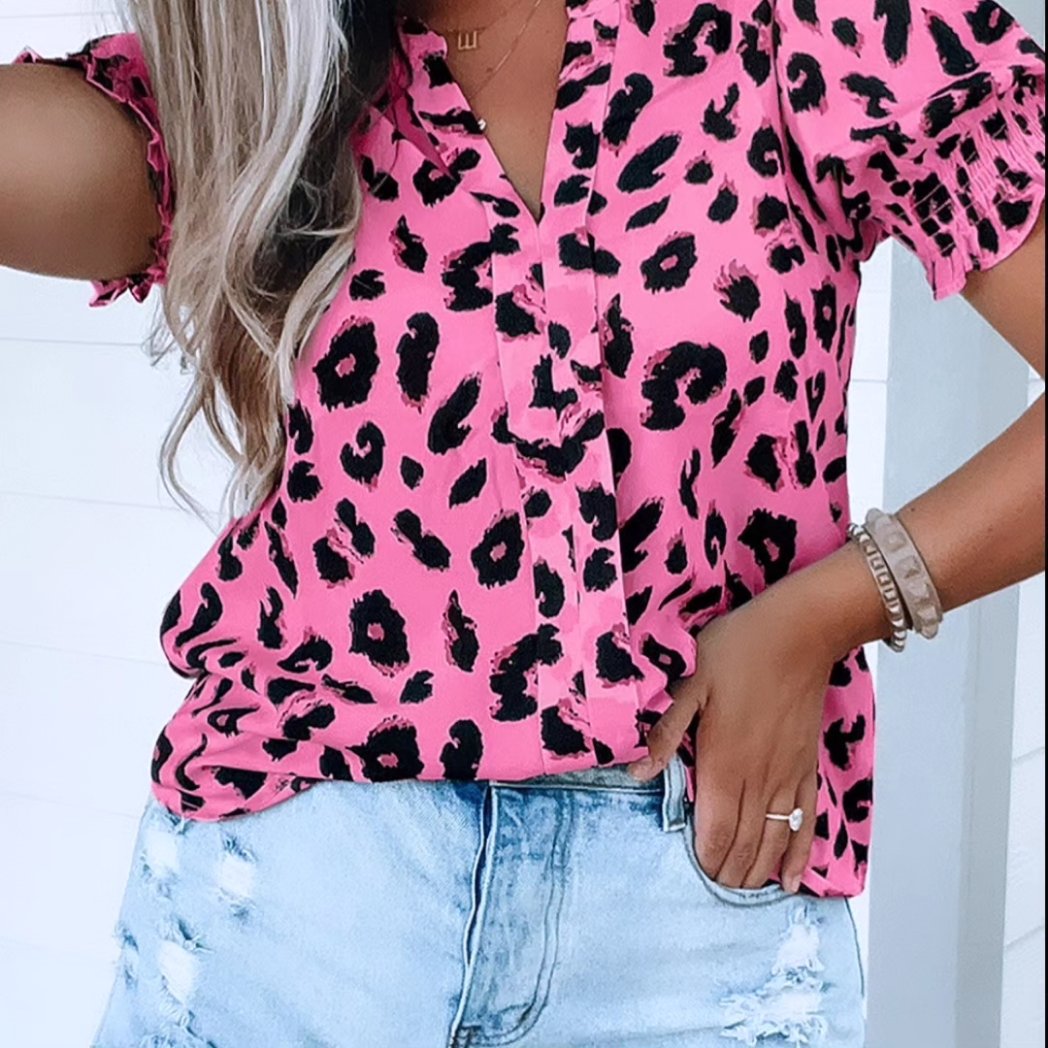 lifestyledkc's tweet image. Unleash your fierce style with our pink leopard print V-neck blouse! Whether you're prowling the urban jungle or strutting into the office. #PinkLeopard #VNeckBlouse #WildAndChic #StatementPiece #FashionForward #LeopardLove 
🛍Swankkc.com