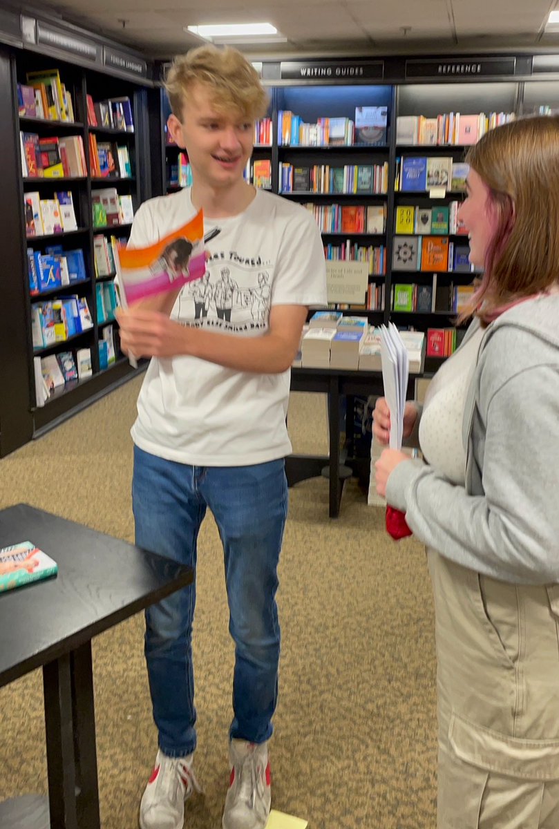 mellohibench's tweet image. i think my biggest accomplishment in life is how many times i’ve given tommyinnit a lesbian flag to keep or hold. this has done great things for society