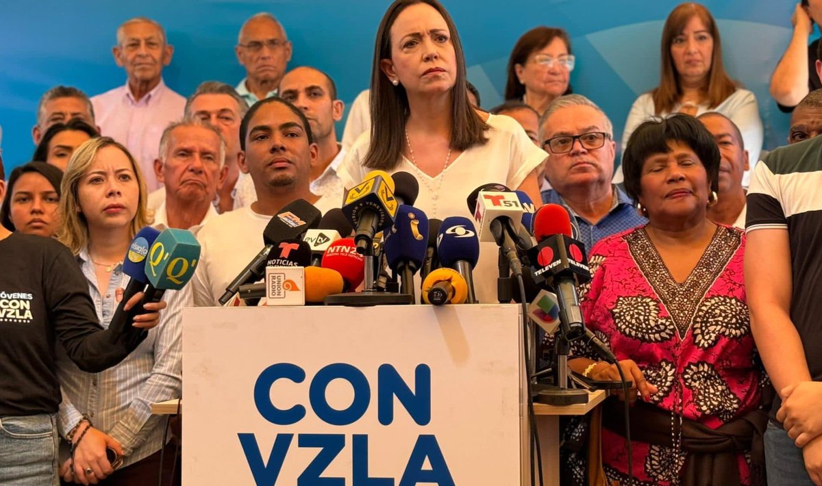 CronicaUno's tweet photo. #26Mar Sobre las elecciones y las postulaciones de los candidatos a la presidencia en el #CNE, aquí te dejamos un resumen de lo que está pasando🧵⬇️ https://t.co/X7hzXA4zRF