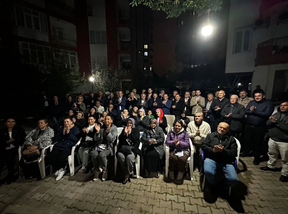 Antalya Milletvekilimiz Kemal Çelik Cumhur ittifakı belediye başkan adayımız Durali Kolpak İlçe Başkanımız Tayfun Bayar Yönetim Kurulu üyelerimiz Meclis üyelerimiz Mhp Konyaaltı Teşkilatı ve Meclis Üyeleri Yigit Sitesi sakinleriyle bir araya geldik.Projelerimizi anlatıldı.