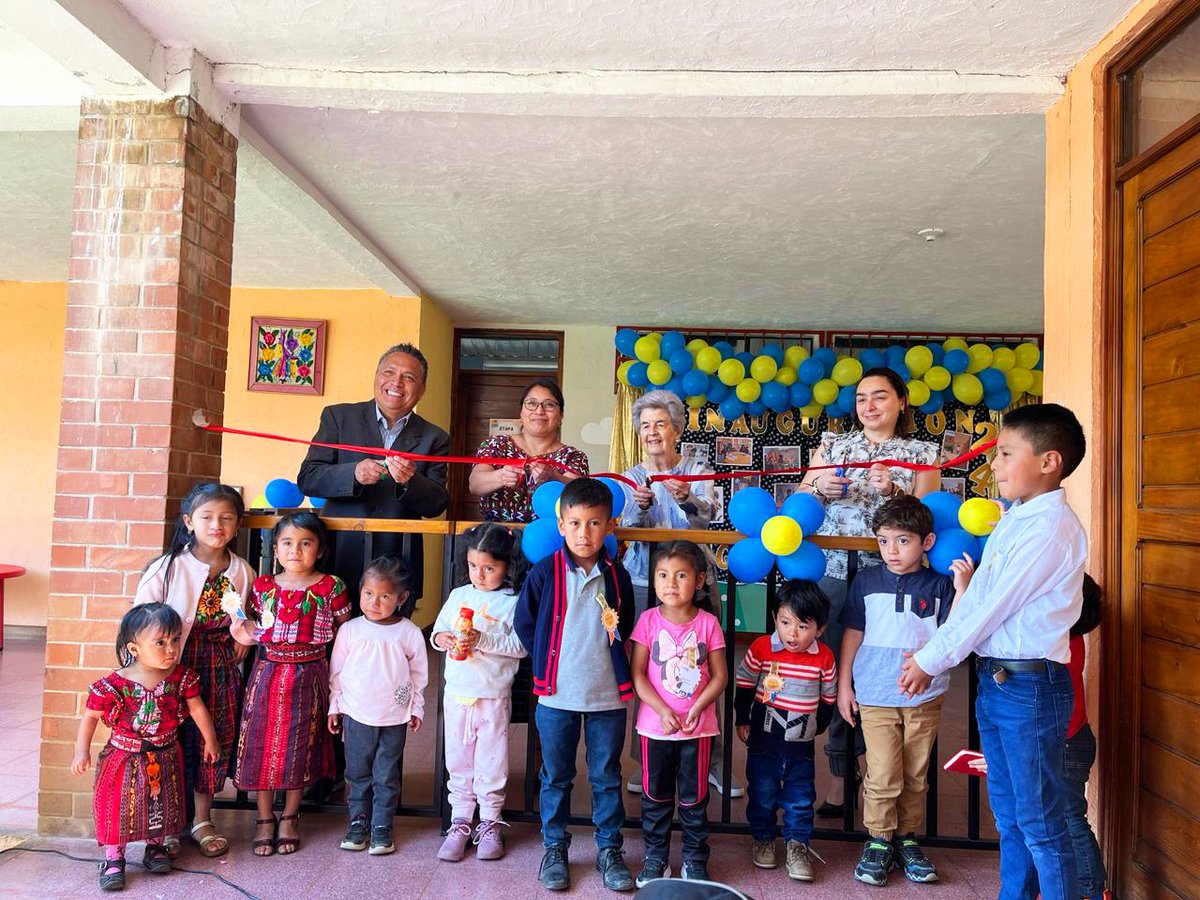 UEGuatemala's tweet photo. El #ProyectoALMA inauguró una guardería para el cuidado de los hijos de las mujeres del área rural que participan en los cursos técnicos que se imparten en el Centro de Capacitación para la Mujer Trabajadora #Ixoqi', con el objetivo de garantizar su permanencia.

🧵1/4 https://t.co/TmNW5Zobnt