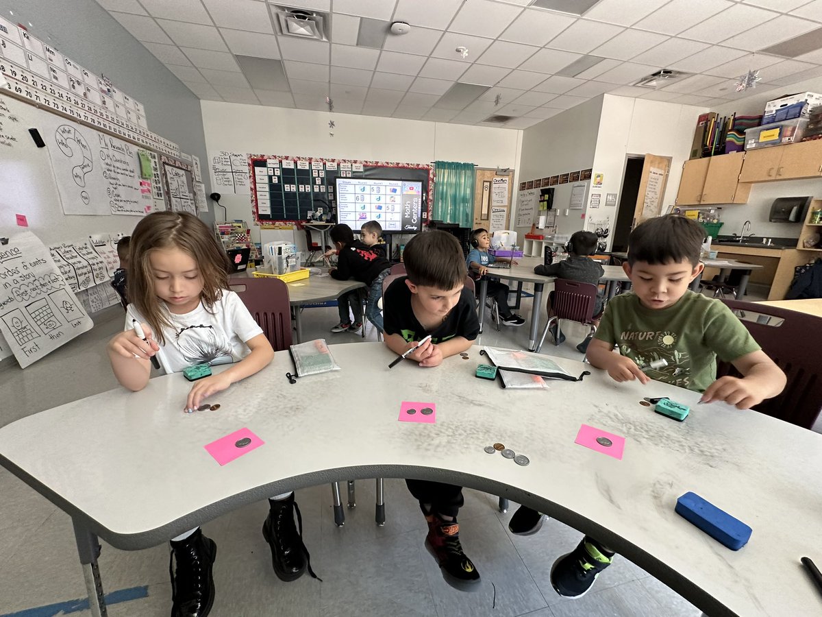 Lisa Reimann-NeSmith (@lisareimannhs) on Twitter photo We were busy today! Started with <a href="/UFLiteracy/">UF Literacy Institute</a>, then did some animal research projects, and ended with money. We were busy today! Started with <a href="/UFLiteracy/">UF Literacy Institute</a>, then did some animal research projects, and ended with money.