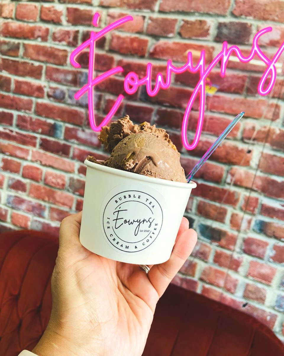 If you haven't visited Eowyn's Littlest Ice Cream Shop in Durham yet, #MapleSyrupSeason2024 is perfect time to go! They’re serving up maple-themed creations, including maple milk tea and a maple vanilla latte, available either hot or over ice. 🤤🍁☕