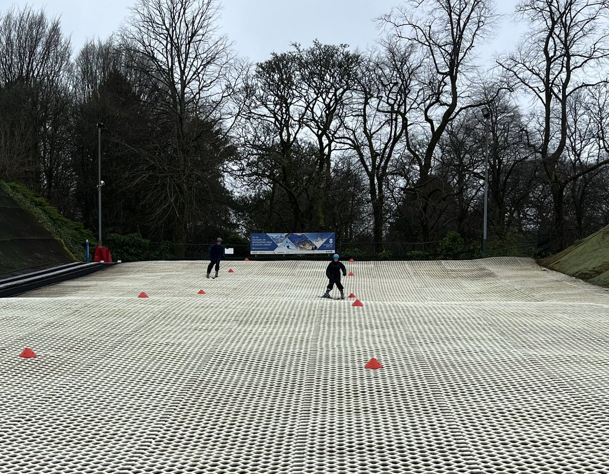 A fantastic final lesson on the slopes today, with pupils achieving Level 2 in Skiing. Excellent snow ploughs, turning and control. Best improved - Taylor Arnott. Well done everyone!! ⛷️👏