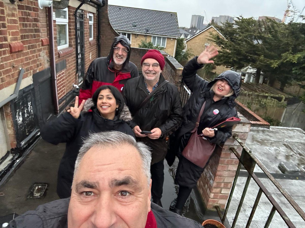 Great team out in the rain this evening talking to voters in Kidbrooke ahead of the Mayoral and Assembly elections on 2nd May. This is a key seat for @UKLabour at the general election and Eltham residents deserve for their hardworking MP @CliveEfford to be re-elected.
