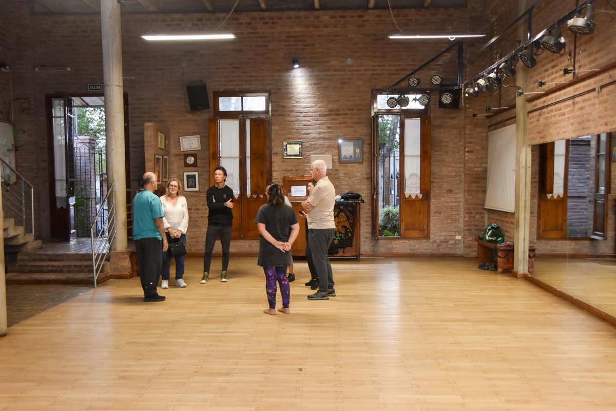 Quiero que Río Cuarto sea el polo cultural del interior de Cordoba. 
Por eso, sigo visitando a quienes todos los días, con esfuerzo y dedicación, mantienen viva nuestras raíces en las escuelas, academias, centros culturales, teatros y espacios públicos.