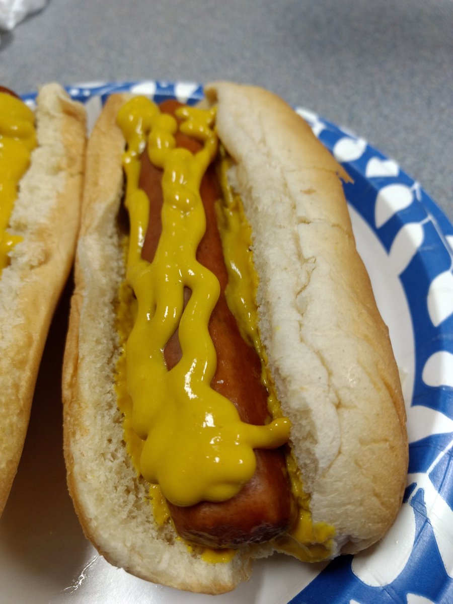 How to properly top a hot dog, in two steps: