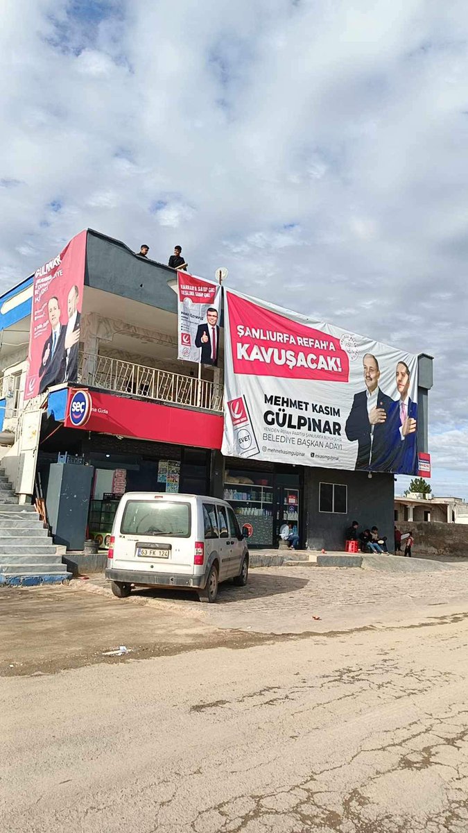 Bugün köyümüze iftar davetimize icabet edip teşrif eden büyükşehir belediye başkan adayımız sn Mehmet Kasım Gülpınar bey efendiye ve il başkanımız sn Ahmet Yetimoğlu ve  tüm deyerli misafirlerimize ayrı ayrı  çok  çok teşekkür ederim bütün gelen misafirlerimin ayağına sağlık