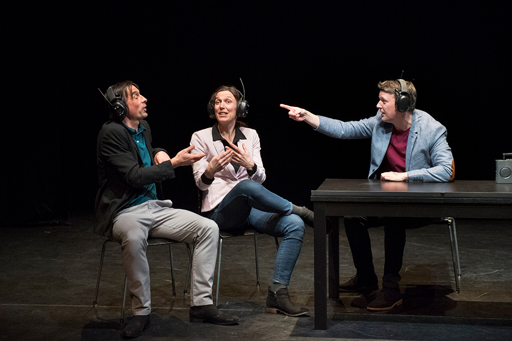 Rob_Boisclair's tweet image. Danser au son de la radio | Actualité ==&amp;gt; Danser au son de la radio parlée, est-ce possible? Pour le savoir, il faut se pointer le nez, et les pieds, au spectacle Beside à la Maison pour la danse bloglesenfantsduparadis.blogspot.com/2024/03/danser… #danse #danseqc #Quebec @LaRotondeDanse @maisondanseqc