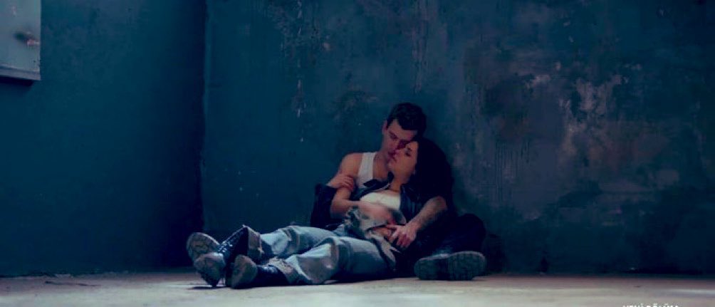 ´seversin kavuşamazsın aşk olur` 🖤 
#AsLaz #Yabani