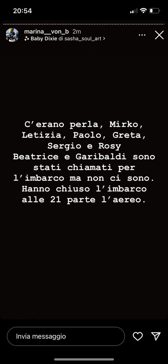RosaS7pq895x7c's tweet photo. E mags ?? 😂😂 i beabaldi gli staranno cambiando il pannolone al nonno 😂😂ma quante ne sparate da un profilo chiuso per acchiappare follower #GrandeFratello #luzzees https://t.co/DjfbczvReq